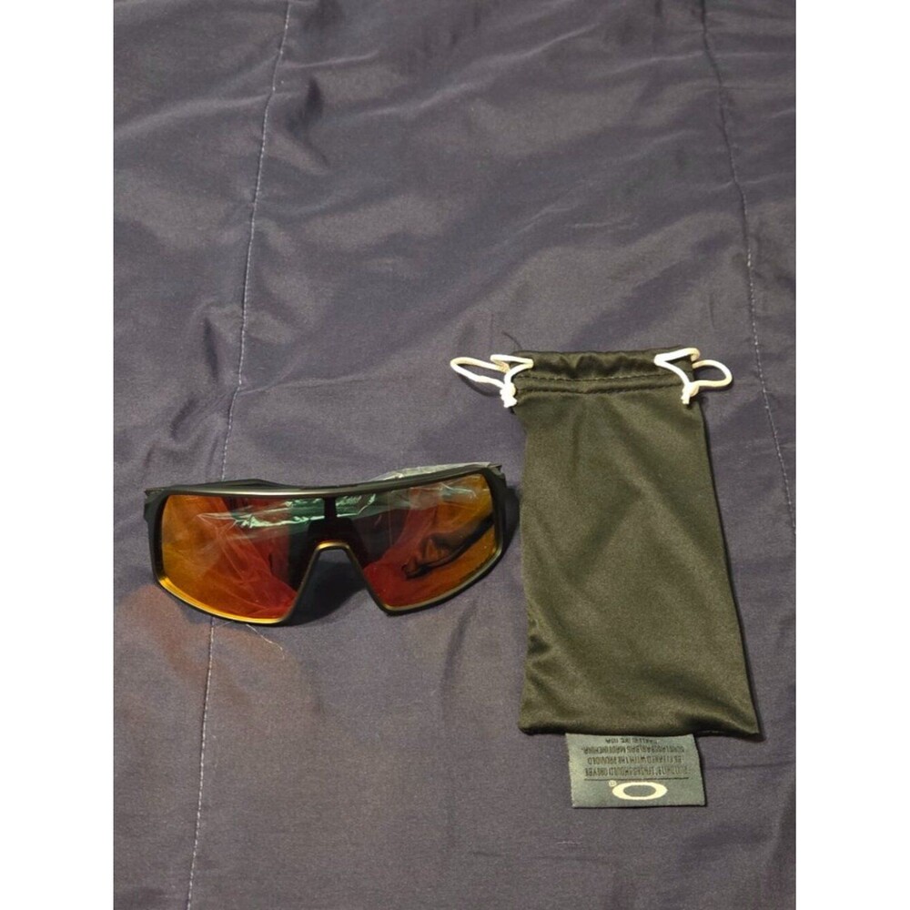 SPORTY SUNGLASSES